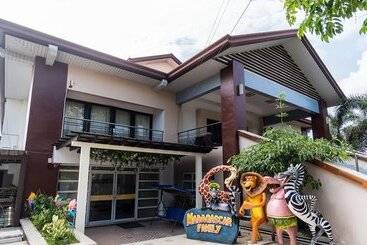 Quezon Premier Hotel Candelaria