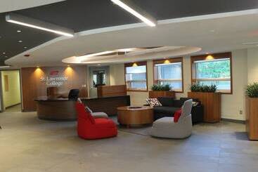 هاستل Backpacker College At St Lawrence University