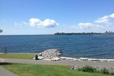 هاستل Backpacker College At St Lawrence University