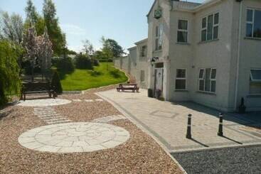 تختخواب و صبحانه Grove House