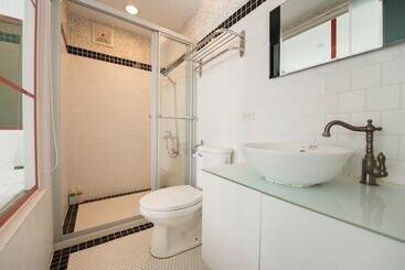 تختخواب و صبحانه Herman Hostel