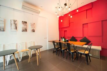 تختخواب و صبحانه Herman Hostel