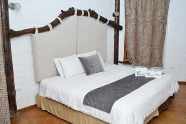 هتل Amuntai Rainforest Lodge
