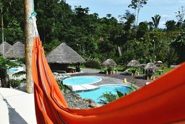 هتل Amuntai Rainforest Lodge