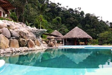 هتل Amuntai Rainforest Lodge