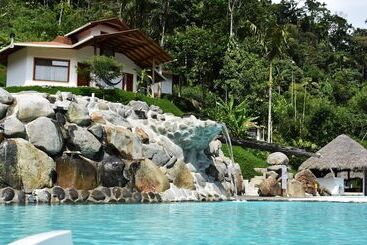 هتل Amuntai Rainforest Lodge