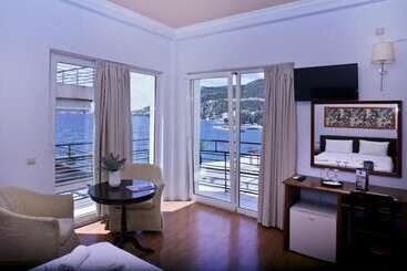 Grand Hotel Loutraki