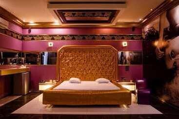هتل Orei  Suites & Spa