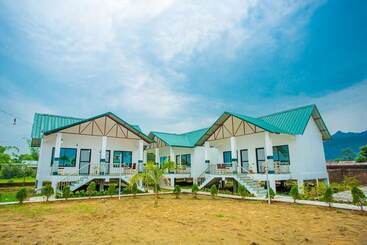 هتل Riverside Green House Resort