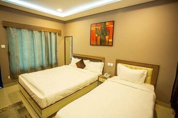 هتل Riverside Green House Resort