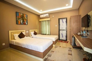 هتل Riverside Green House Resort