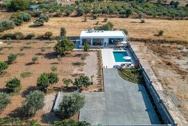 Villa Karydia With Private Pool - Dikaio