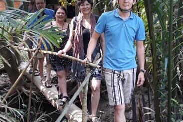 تختخواب و صبحانه Homestay Bentre Coco Lodge