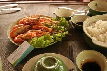 تختخواب و صبحانه Homestay Bentre Coco Lodge