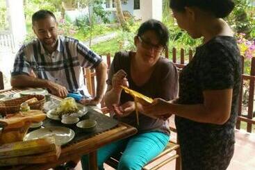 تختخواب و صبحانه Homestay Bentre Coco Lodge