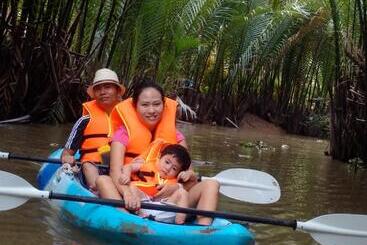 تختخواب و صبحانه Homestay Bentre Coco Lodge