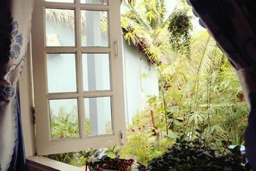 تختخواب و صبحانه Homestay Bentre Coco Lodge