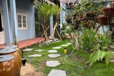 تختخواب و صبحانه Homestay Bentre Coco Lodge