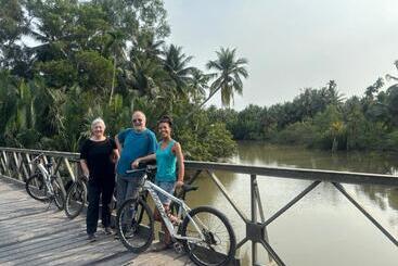 تختخواب و صبحانه Homestay Bentre Coco Lodge