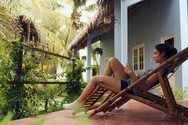 تختخواب و صبحانه Homestay Bentre Coco Lodge