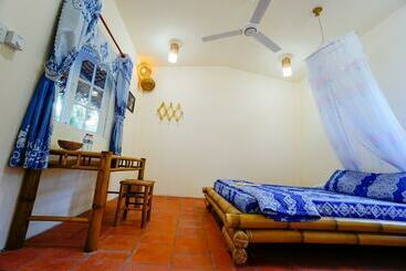 تختخواب و صبحانه Homestay Bentre Coco Lodge