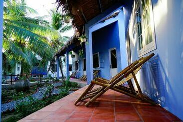 تختخواب و صبحانه Homestay Bentre Coco Lodge