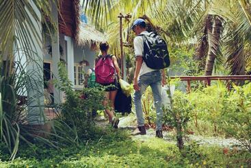 تختخواب و صبحانه Homestay Bentre Coco Lodge