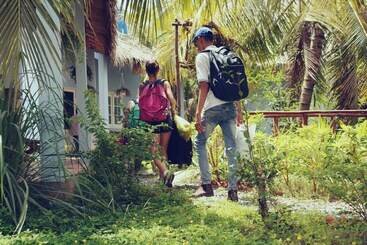 تختخواب و صبحانه Homestay Bentre Coco Lodge