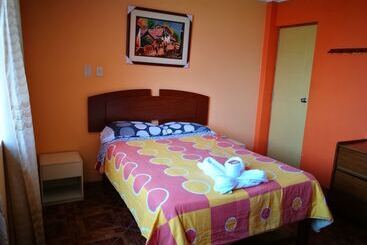 Hostal Shalom