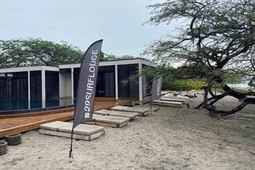هتل 99 Surf Lodge