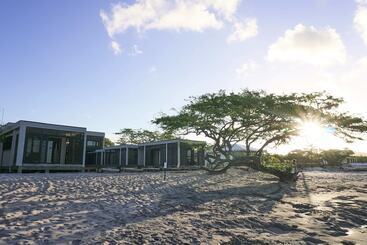 هتل 99 Surf Lodge