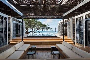 هتل 99 Surf Lodge