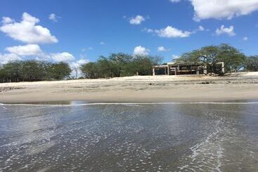 هتل 99 Surf Lodge