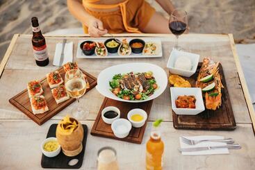 هتل 99 Surf Lodge