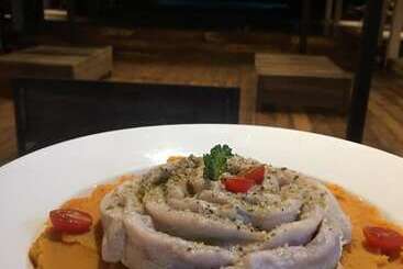 هتل 99 Surf Lodge