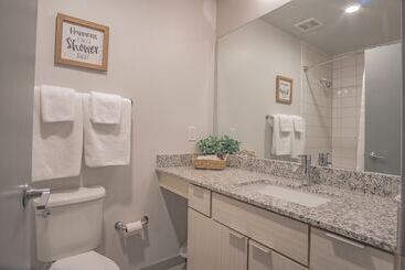 هتل Heaven On Midtown Fully Furnished Apts