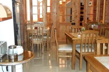هتل Hostal Balmaceda La Serena