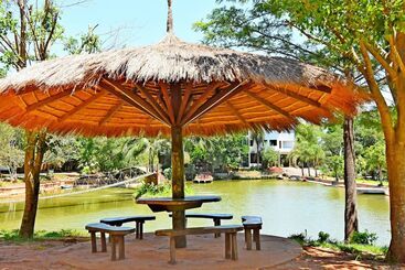 هتل Los Lagos Resort