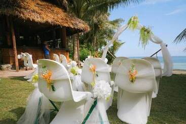 هتل Ngellil Nature Island Resort
