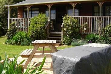 Karangahake Gold N Views Cottage