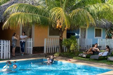 هاستل Las Dunas Surf Resort