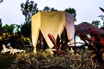 هاستل Las Dunas Surf Resort