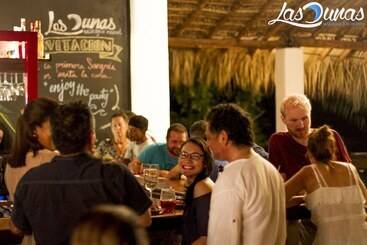 هاستل Las Dunas Surf Resort