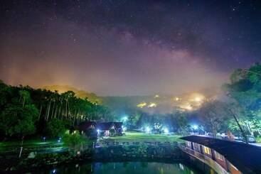 پانسیون Double Lake Villa