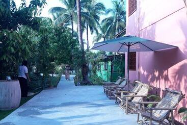 Seasons Hotels And Resort  Ngapali