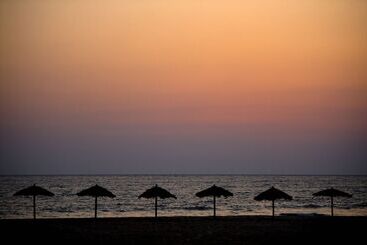Seasons Hotels And Resort Ngapali