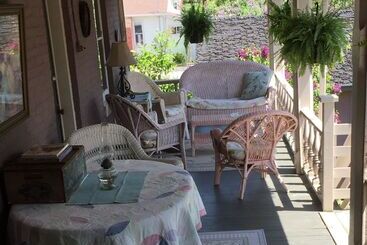 تختخواب و صبحانه Annie Wiggins Guest House
