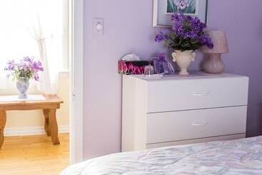 تختخواب و صبحانه Gite Des Lilas