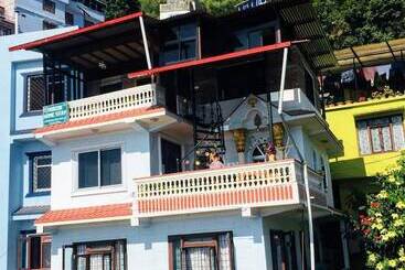 تختخواب و صبحانه Laxmi Homestay