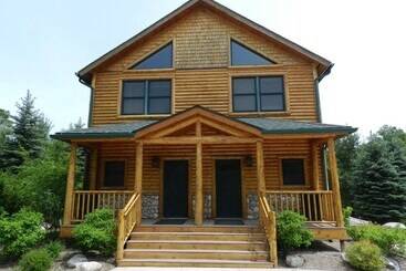 Cabins On Maple River